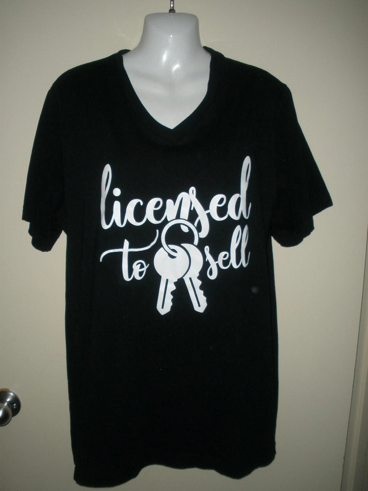 349 Licensed To Sell Keys Real Estate Agent Realtor Agent Gift Tshirt Xl V Nec T-Shirt | Classic Streetwear | Trending Fashion Apparel