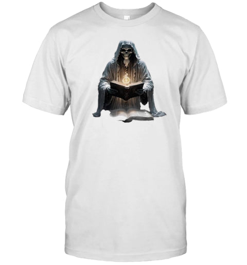 Halloween A Ghostly Cloak Wearing Skeleton Book Lover T Shirt