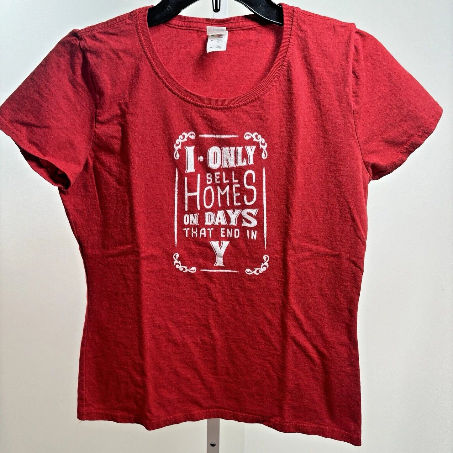 I Only Sell Homes On Days That End In Y Realtor Tshirt Red Ladies Size M T-Shirt | Iconic Graphic Look | Must-Have For Collectors